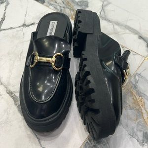 Steve Madden Miskk black patent platform buckle bit mules size 7.5